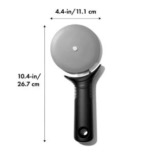CORTADOR OXO PARA PIZZA CORTA DIRECTO EN LA ASADERA - 11 CM.