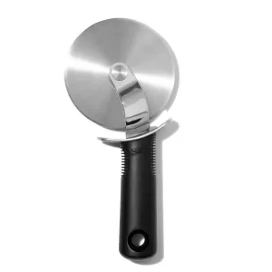 CORTADOR OXO PARA PIZZA DE ACERO INOXIDABLE 10 CM.