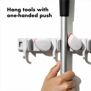 ORGANIZADOR OXO DE PARED PARA ESCOBAS, LAMPAZOS, PAÑOS, ETC